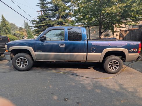 Used 2001 Chevrolet Silverado 2500 4x4 Extended Cab image 4