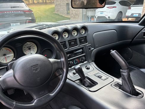 Used 1998 Dodge Viper GTS image 11