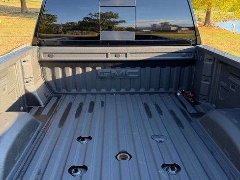 Used 2025 GMC Sierra 2500 AT4X image 6