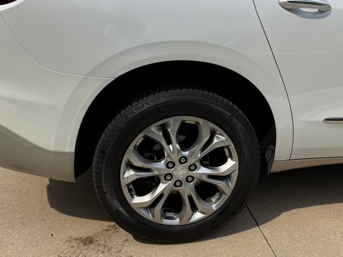 Used 2018 Buick Enclave Avenir w/ Avenir Technology Package AWD/4WD image 22