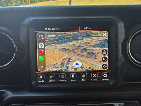 Used 2021 Jeep Gladiator Overland image 16