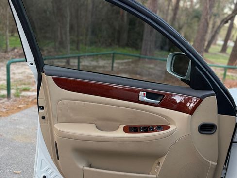 Used 2013 Hyundai Genesis 3.8 image 16