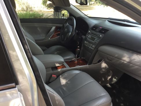 Used 2009 Toyota Camry XLE image 12