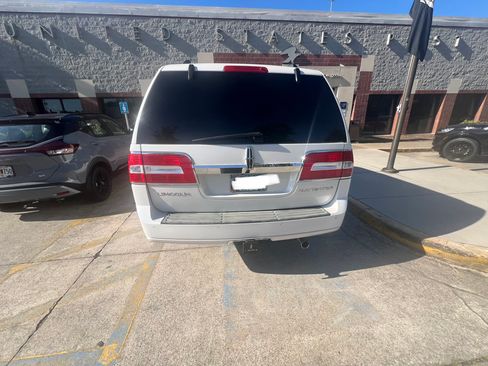 Used 2013 Lincoln Navigator 2WD w/ HD Trailer Tow Pkg image 2