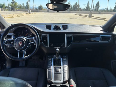 Used 2017 Porsche Macan Sport Edition image 12