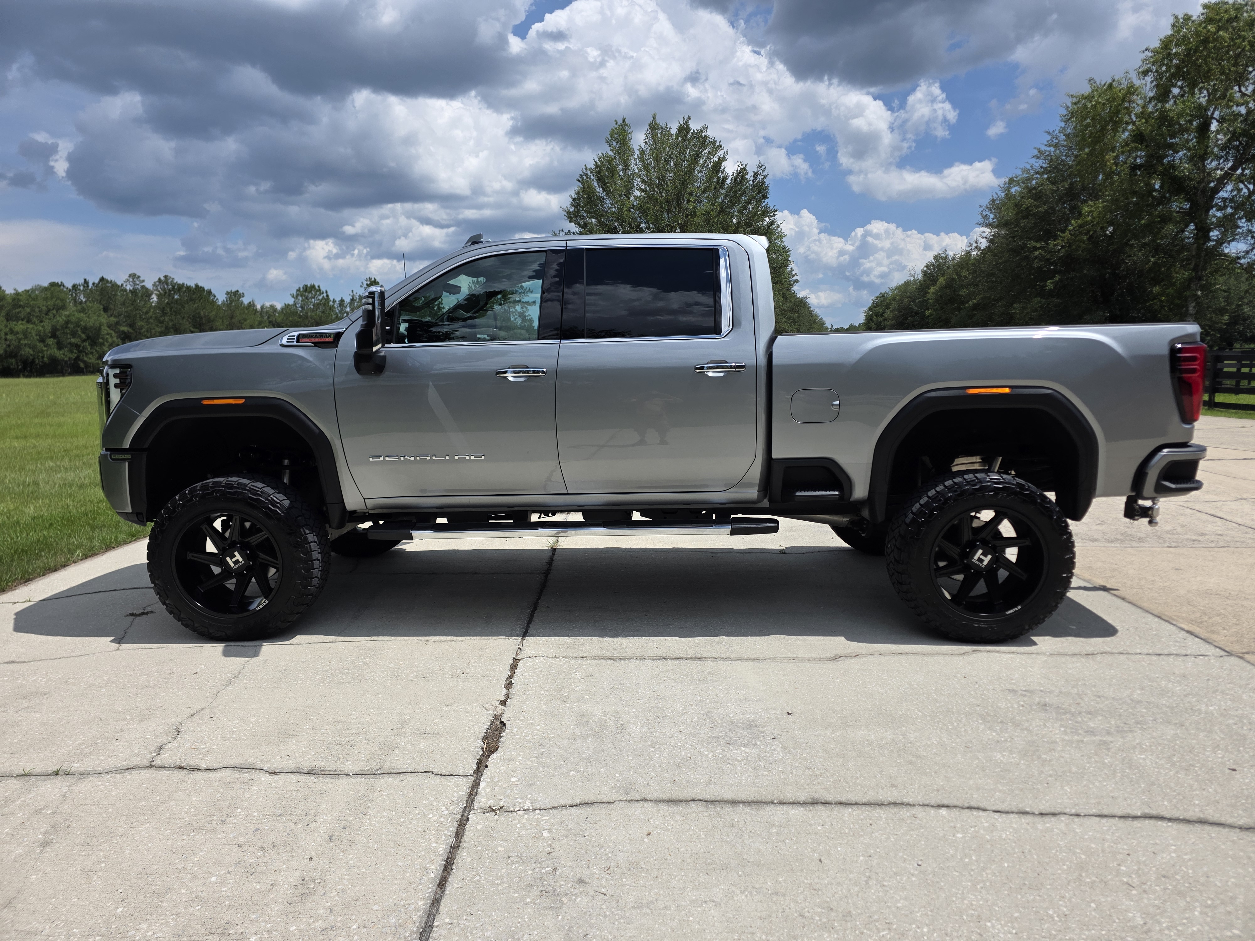 Used 2025 GMC Sierra 2500 Denali w/ Technology Package AWD/4WD image 1