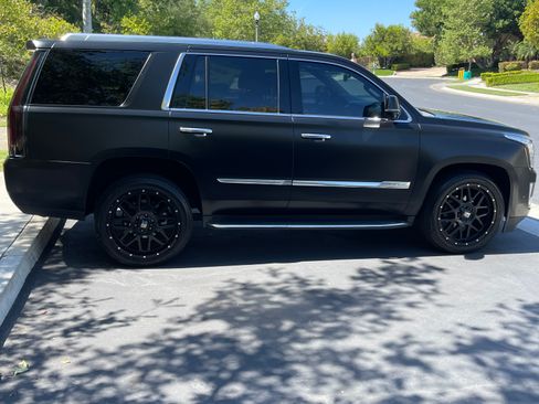 Used 2017 Cadillac Escalade Luxury image 6