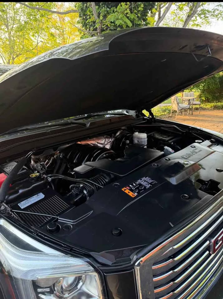 Used 2018 GMC Yukon SLT w/ Premium Edition AWD/4WD image 7