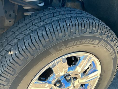 Used 2011 Ford F150 XLT w/ XLT Chrome Pkg image 11