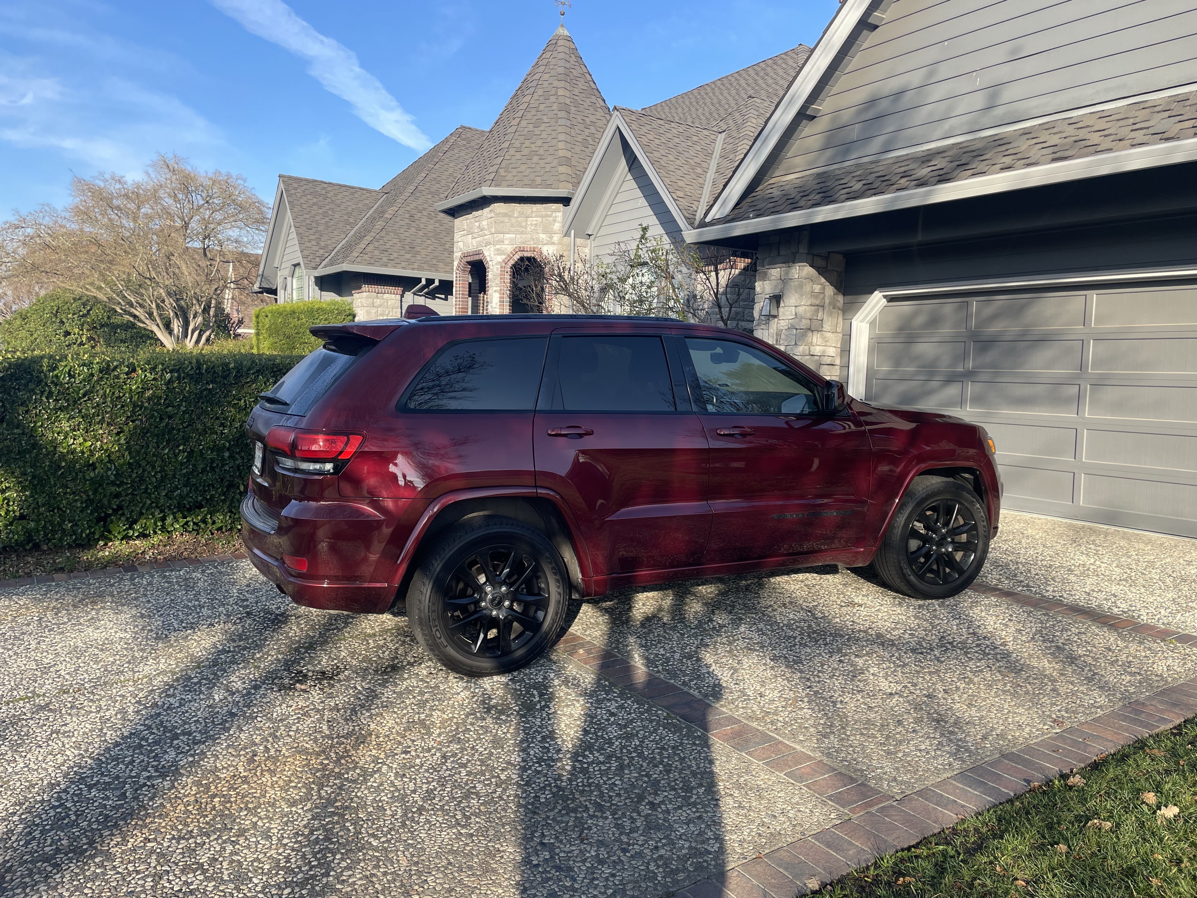 Used 2019 Jeep Grand Cherokee Altitude RWD image 4