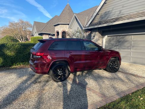 Used 2019 Jeep Grand Cherokee Altitude image 4