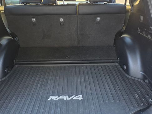 Used 2017 Toyota RAV4 SE image 14