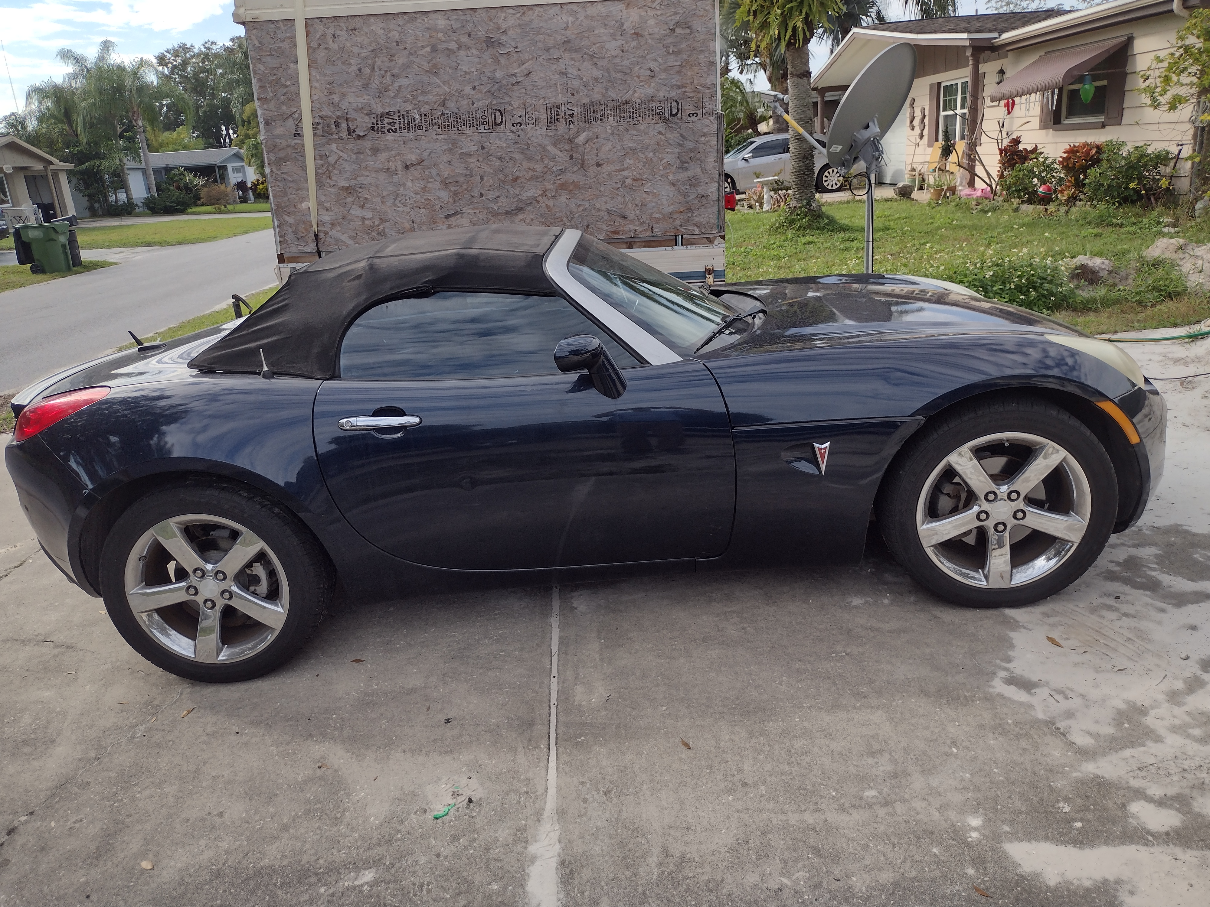 Used 2008 Pontiac Solstice GXP w/ Premium Package RWD image 12