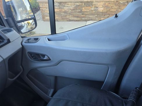 Used 2018 Ford Transit 250 130 Medium Roof image 9