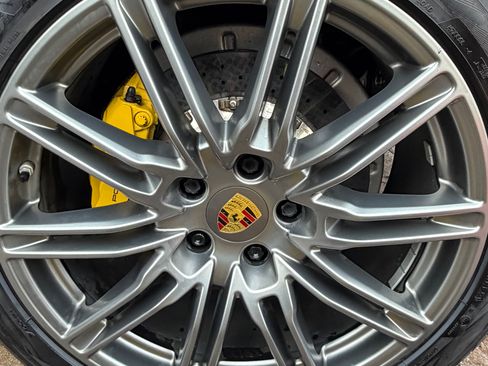 Used 2017 Porsche Cayenne Turbo S image 13