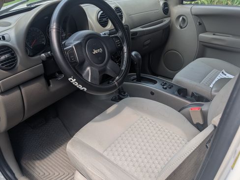 Used 2007 Jeep Liberty Sport image 5