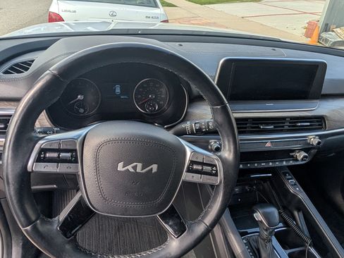 Used 2022 Kia Telluride EX w/ EX Premium Package image 5