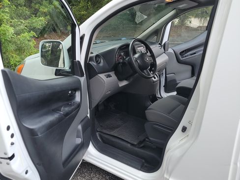 Used 2017 Nissan NV200 SV image 11
