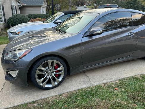 Used 2015 Hyundai Genesis 3.8 image 4