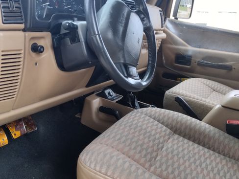 Used 1999 Jeep Wrangler Sport AWD/4WD image 17