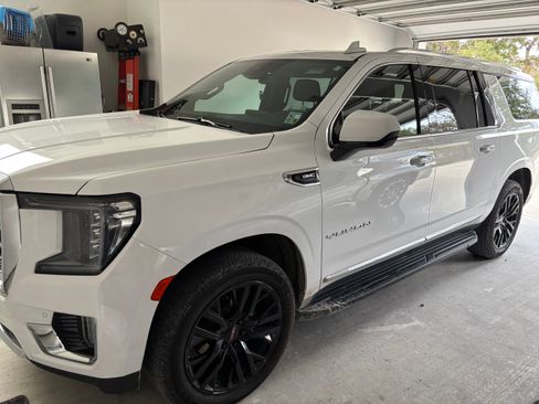 Used 2023 GMC Yukon XL SLT image 2