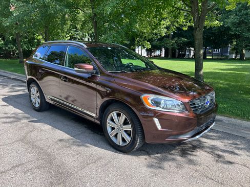Used 2016 Volvo XC60 T6 Platinum w/ Climate Package AWD/4WD image 4