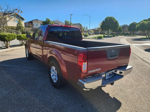 Used 2013 Nissan Frontier SV image 10