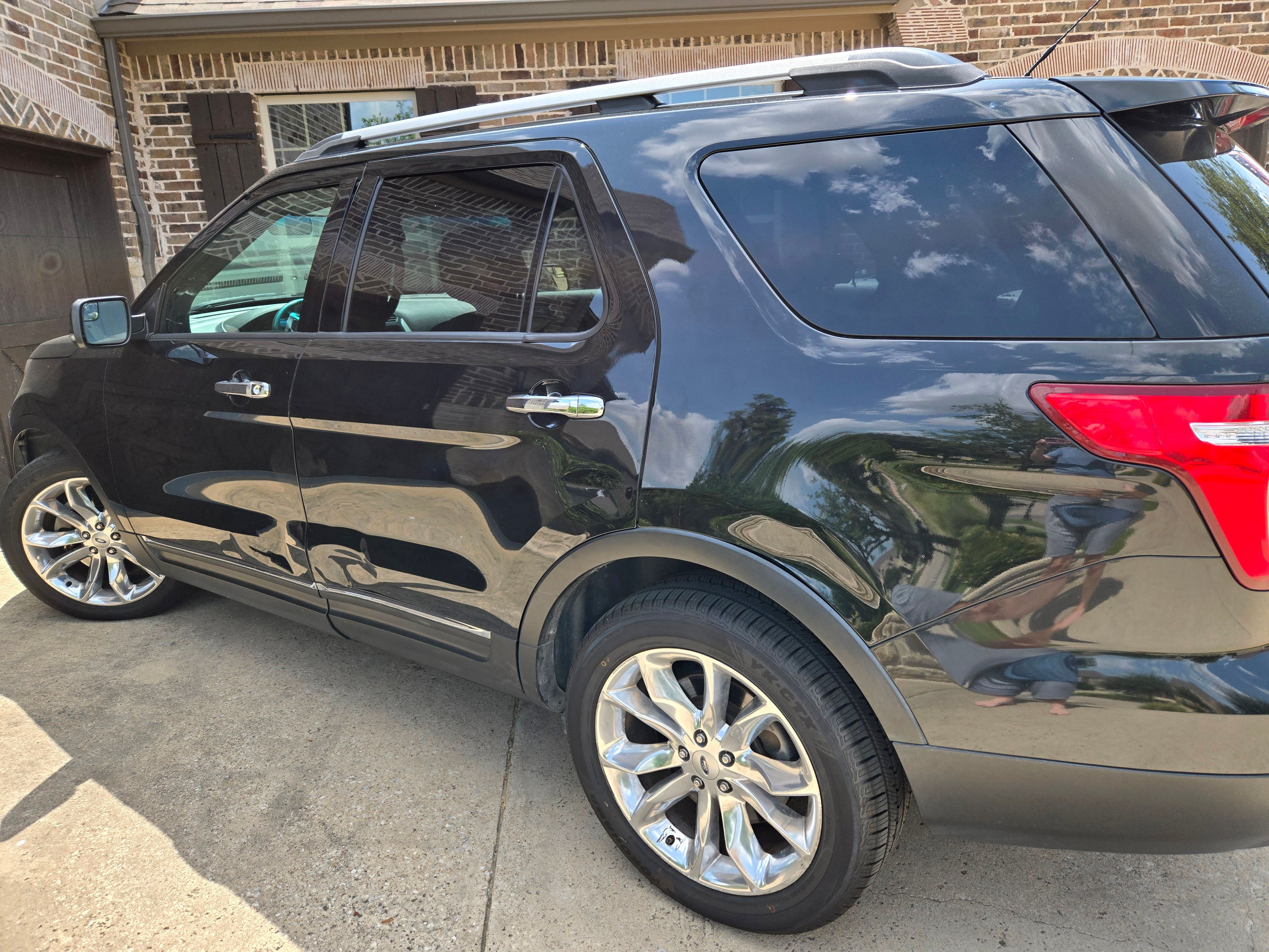 Used 2015 Ford Explorer XLT w/ Equipment Group 202A FWD image 6