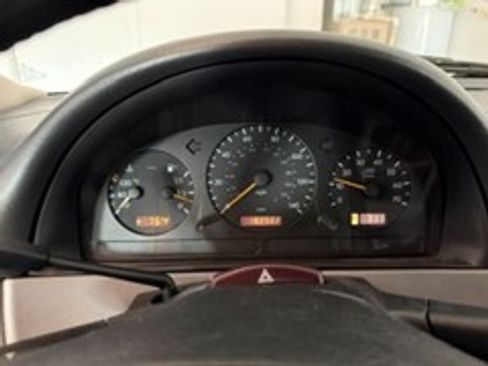 Used 2001 Mercedes-Benz ML 320 4MATIC image 5