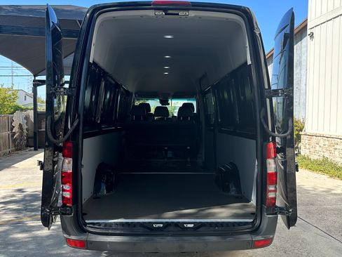 Used 2016 Mercedes-Benz Sprinter 2500 image 4