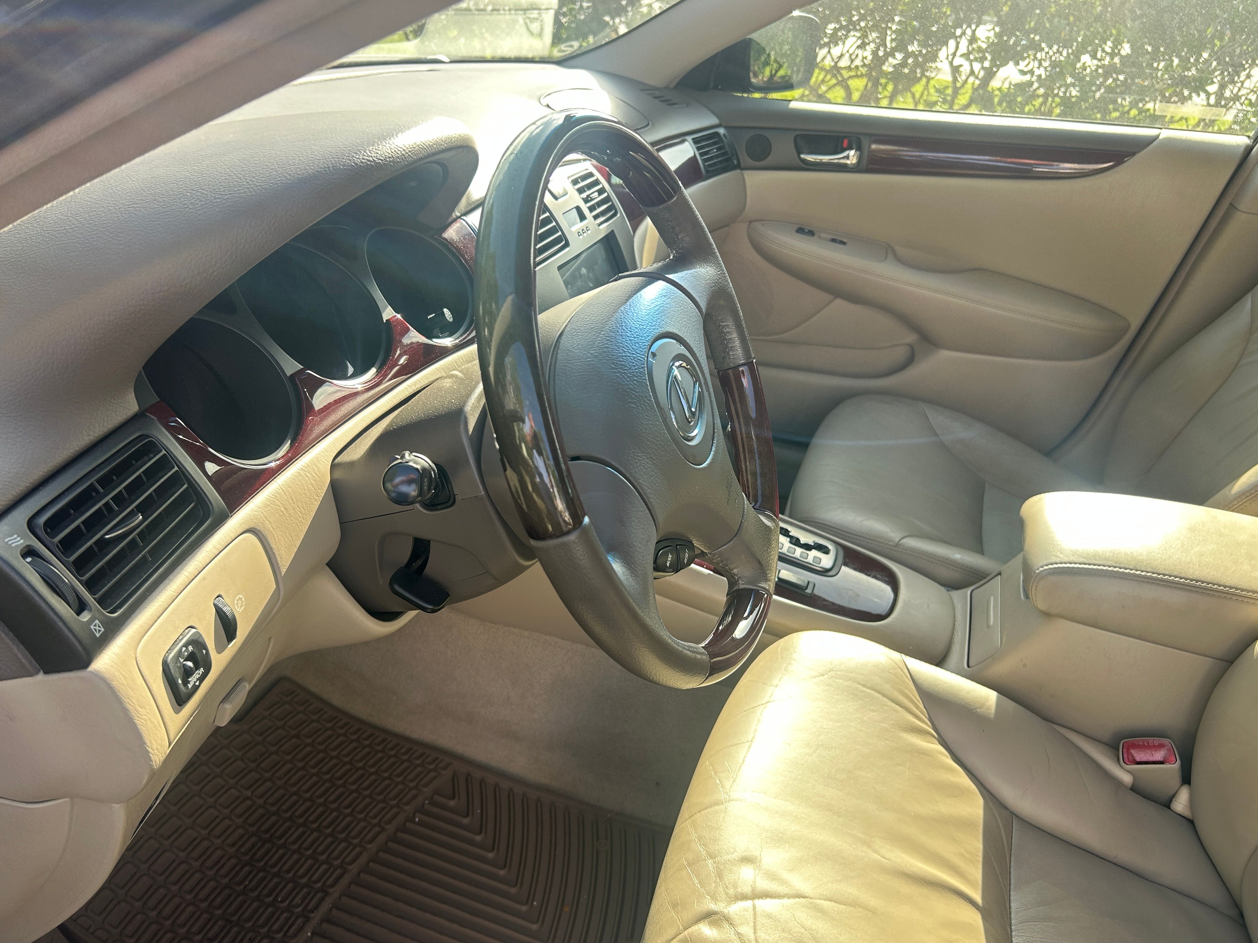 Used 2004 Lexus ES 330 FWD image 10