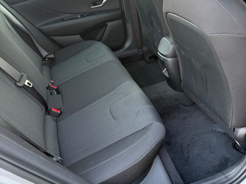 Used 2025 Hyundai Elantra SE image 12