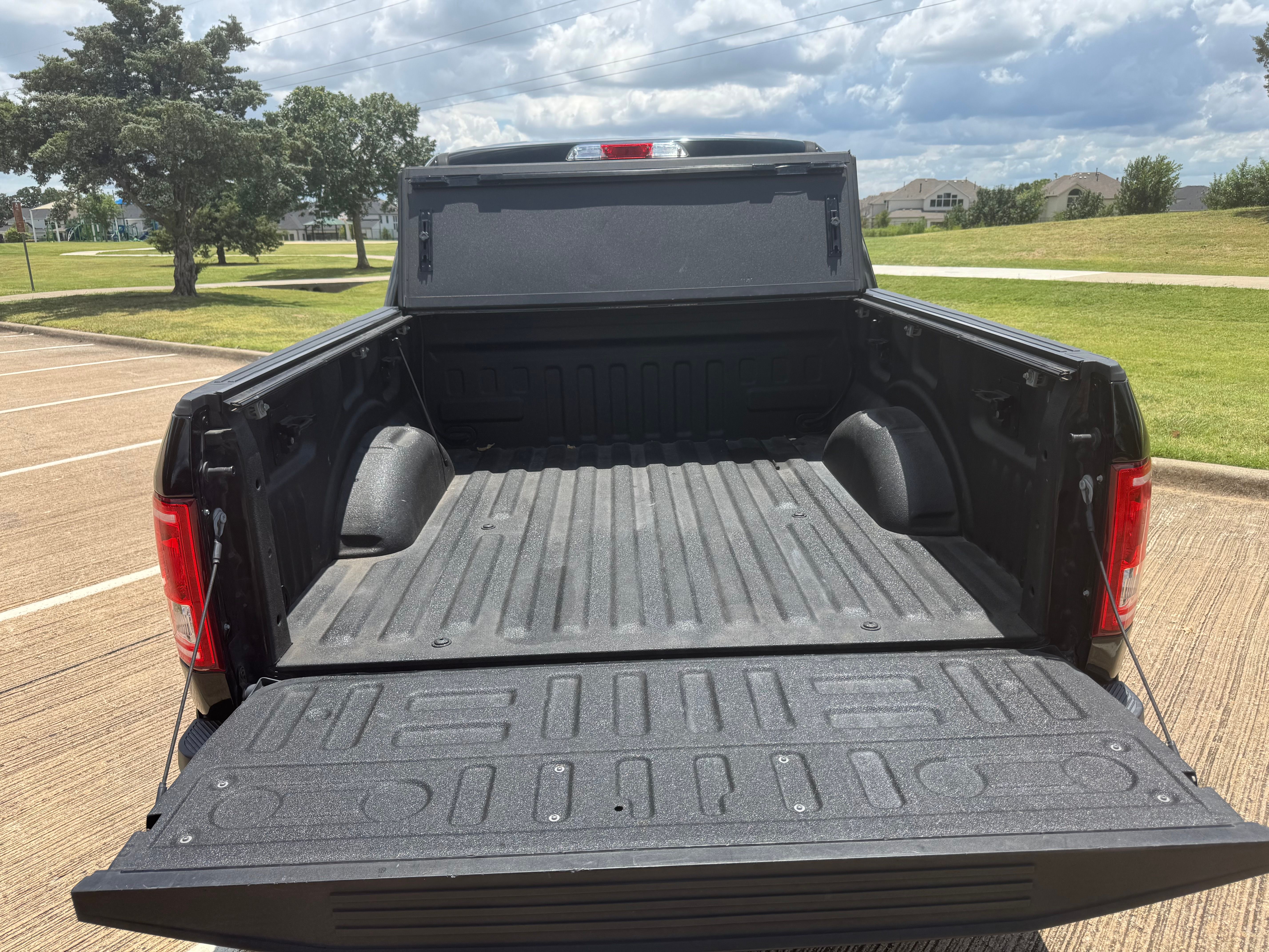Used 2017 Ford F150 XLT w/ Equipment Group 302A Luxury RWD image 8