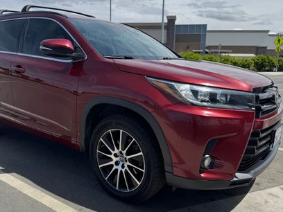 Used 2017 Toyota Highlander SE