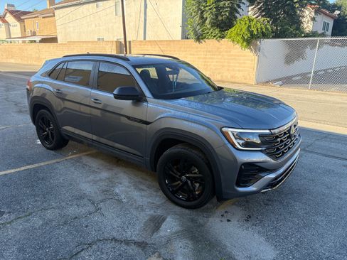 Used 2025 Volkswagen Atlas Cross Sport SEL R-Line image 11