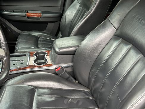 Used 2010 Chrysler 300 C w/ Luxury Group II image 11