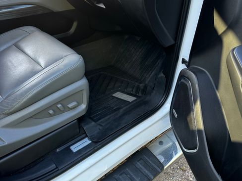 Used 2018 Chevrolet Tahoe LT w/ LT Signature Package image 2