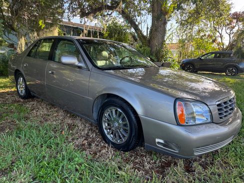 Used 2004 Cadillac De Ville DHS w/ Equipment Group FWD image 1