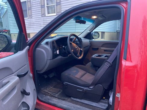 Used 2013 Chevrolet Silverado 1500 W/T w/ LS Package image 2