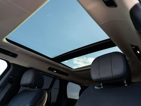 Used 2023 Land Rover Range Rover First Edition image 15