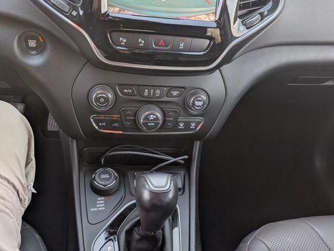 Used 2021 Jeep Cherokee Limited image 14