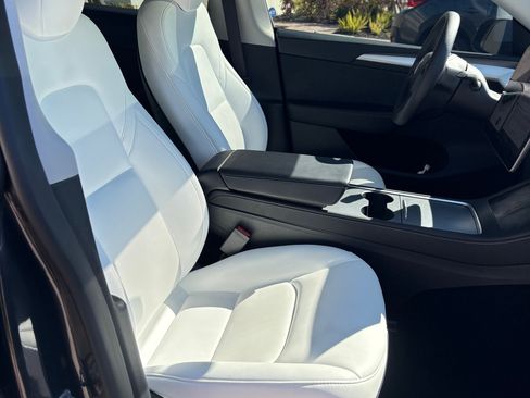 Used 2024 Tesla Model Y Long Range image 11