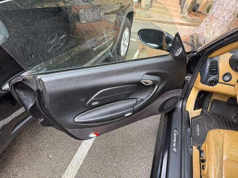 Used 2003 Porsche 911 Carrera 4 image 4