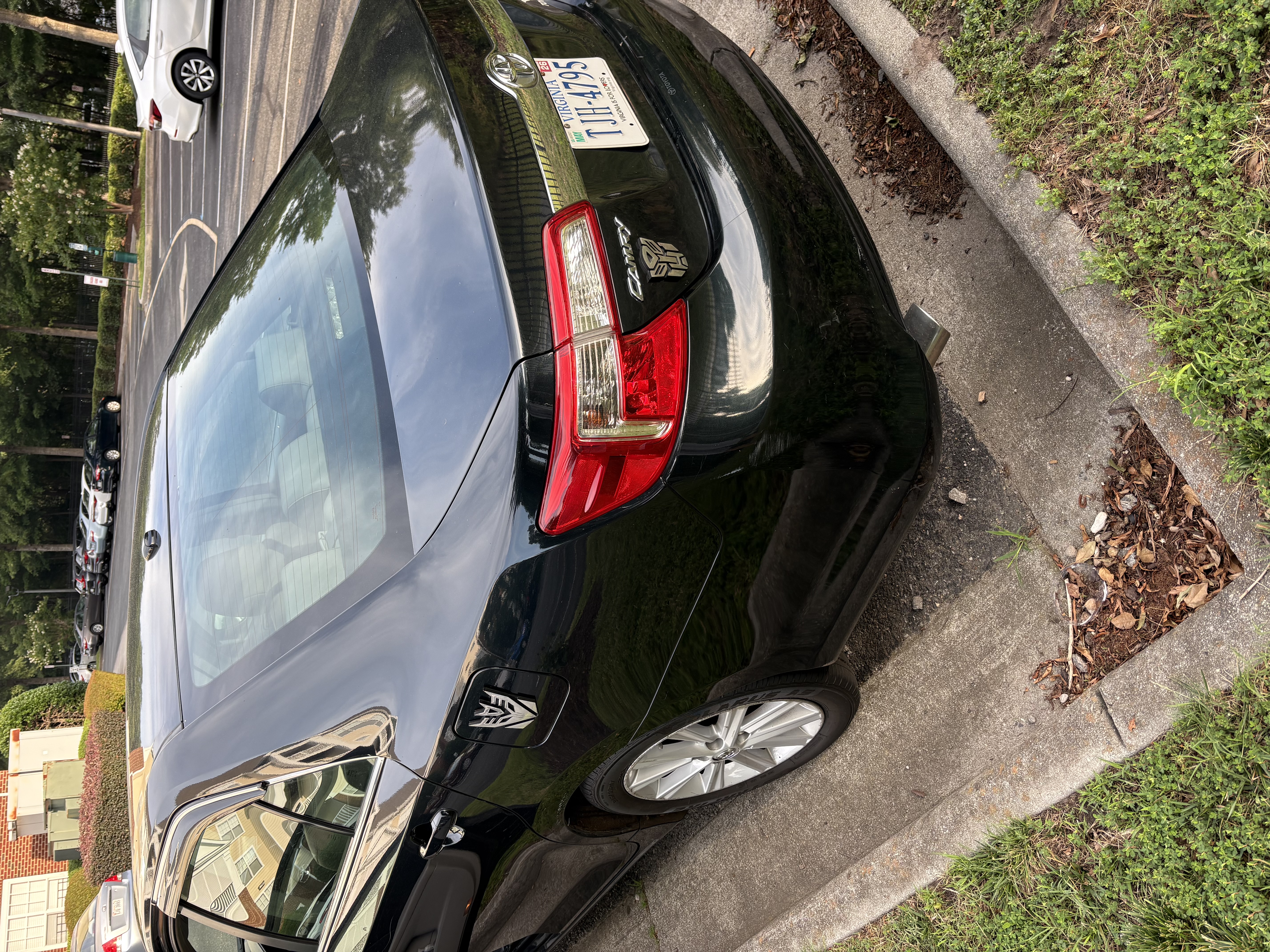 Used 2013 Toyota Camry XLE FWD image 2