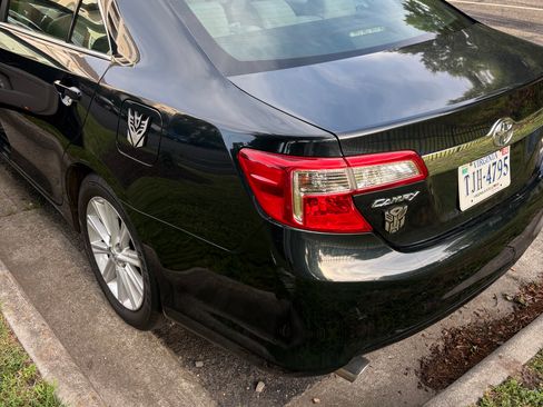 Used 2013 Toyota Camry XLE FWD image 2