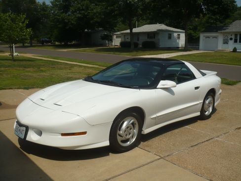 Used 1994 Pontiac Firebird Coupe image 2