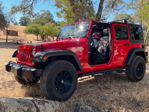 Used 2017 Jeep Wrangler Unlimited Sport w/ Quick Order Package 24S AWD/4WD image 1