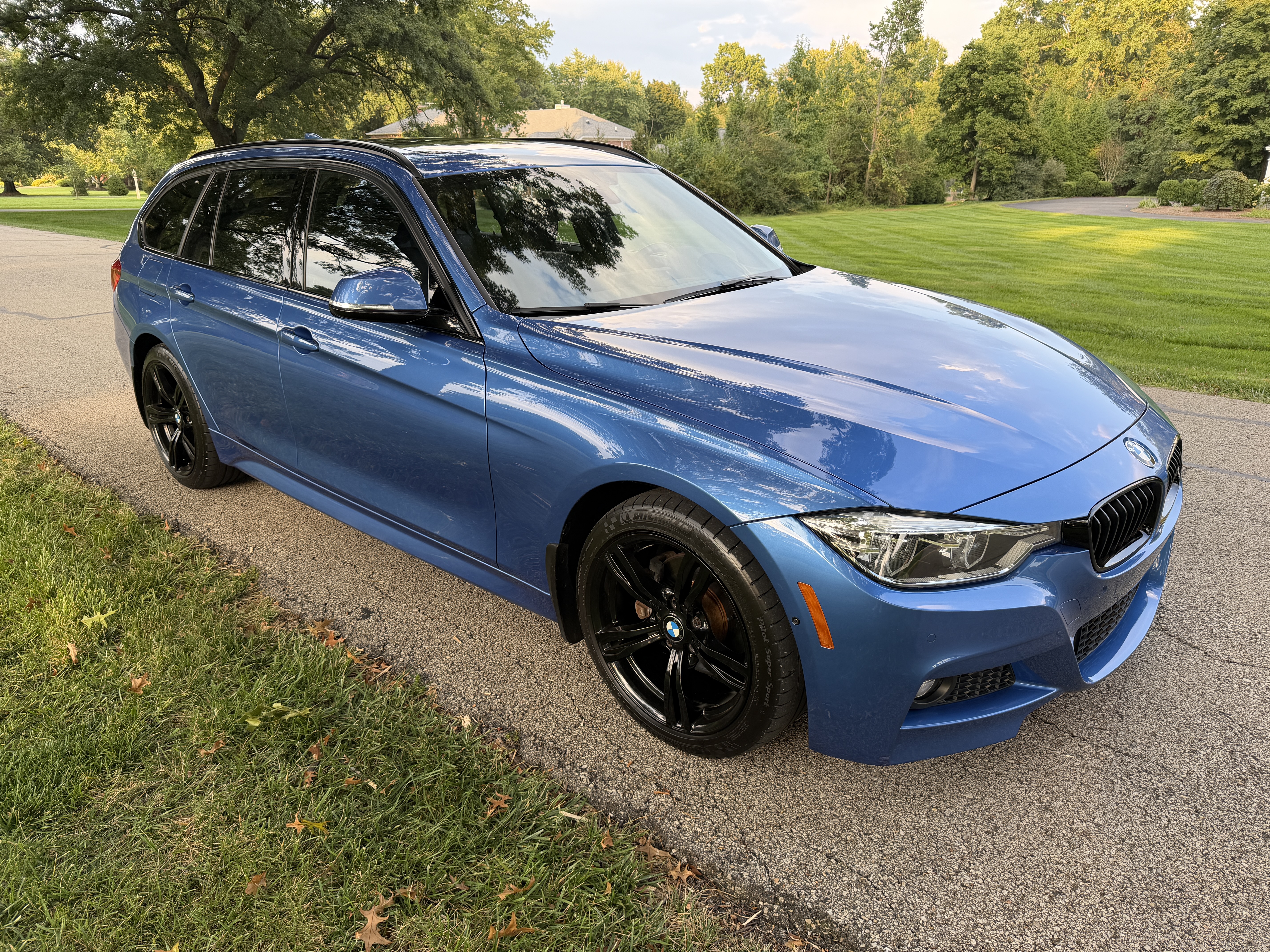Used 2018 BMW 330i xDrive Wagon AWD/4WD image 5