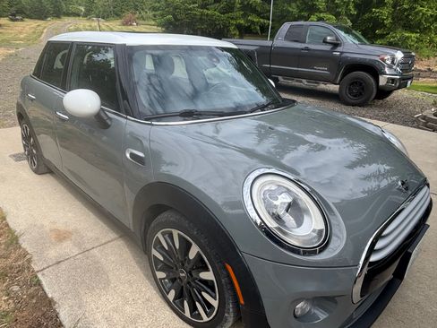 Used 2015 MINI Cooper 4-Door Hardtop w/ Premium Package FWD image 2