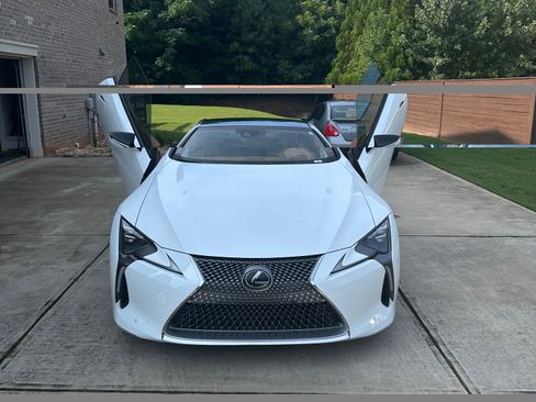 Used 2018 Lexus LC 500 Coupe w/ Touring Package RWD image 2